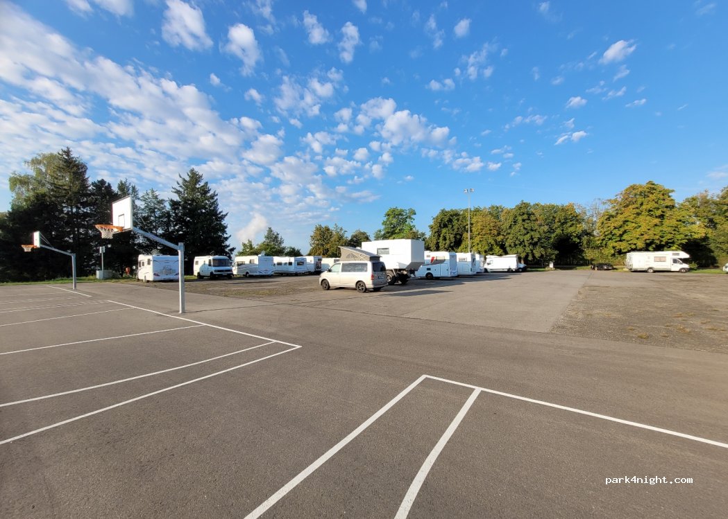 Wohnmobilstellplatz am Stadion in Ehingen — foto