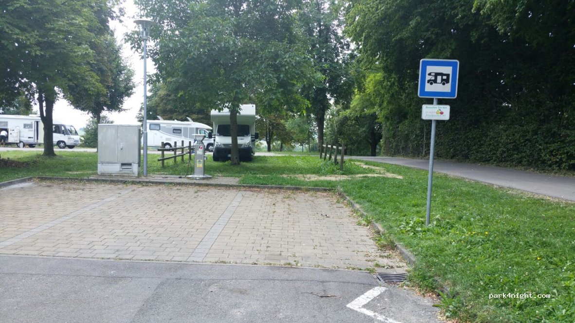 Wohnmobilstellplatz am Stadion in Ehingen — foto 2