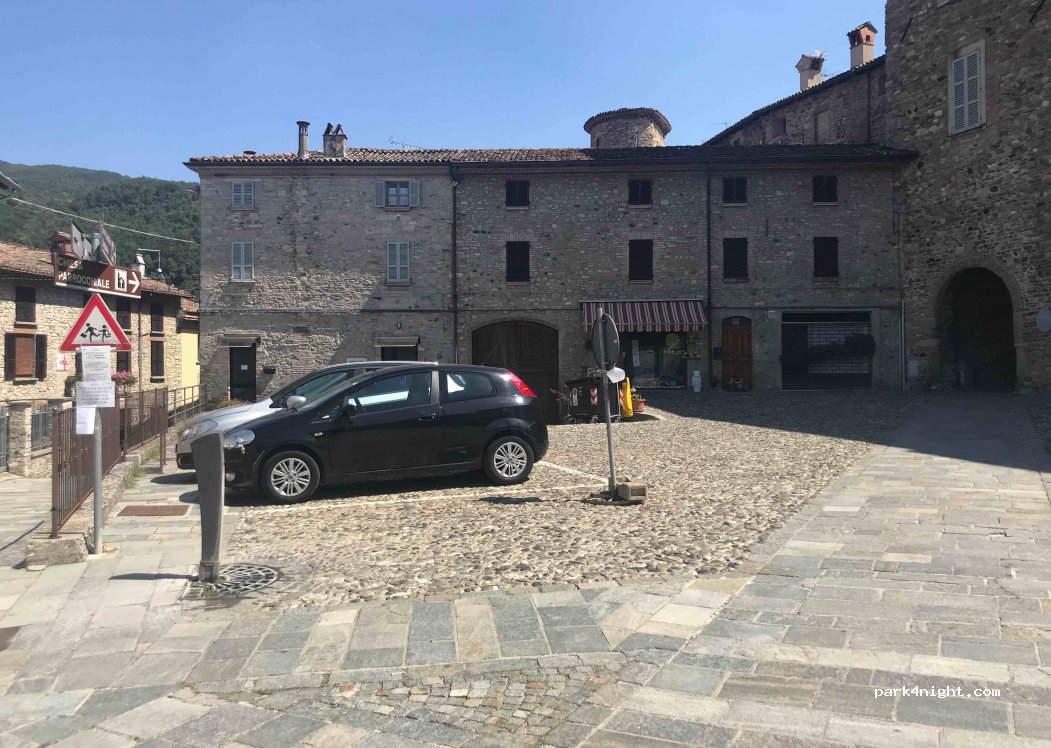 (29020) Travo - 1 Piazza Trento — foto