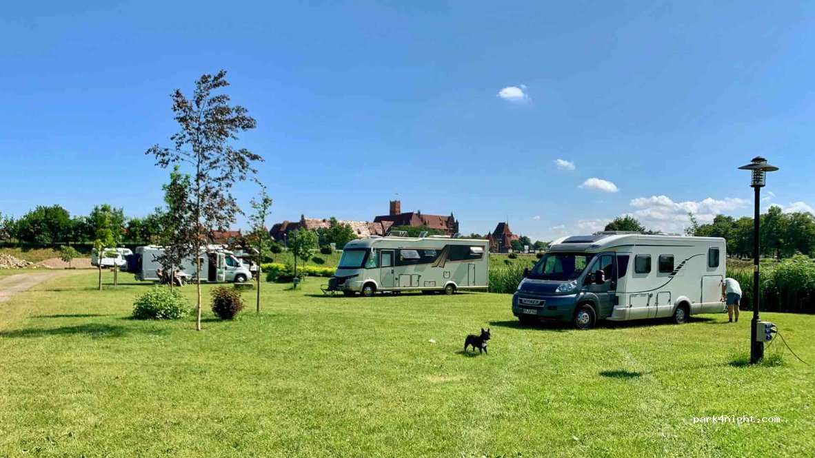Camping Over the Pond — foto