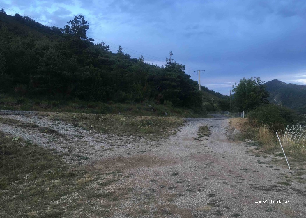 (26560) Izon-la-Bruisse - Unnamed Road — foto