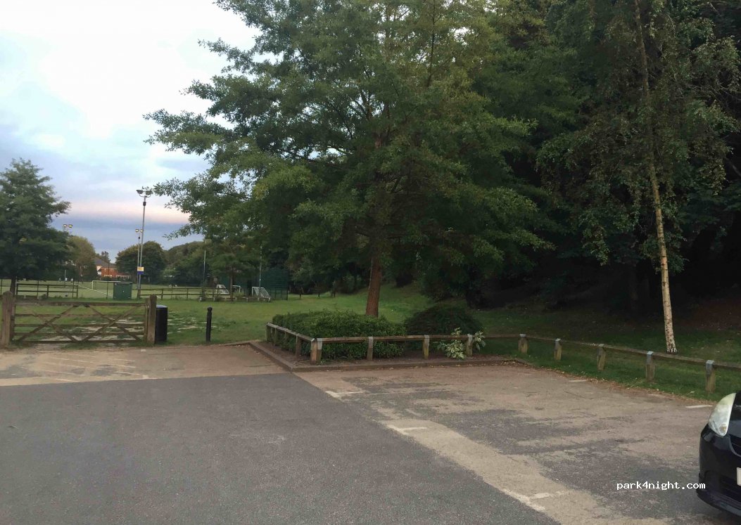 (HP11 1DZ)  - 2 Warren Wood Drive — foto