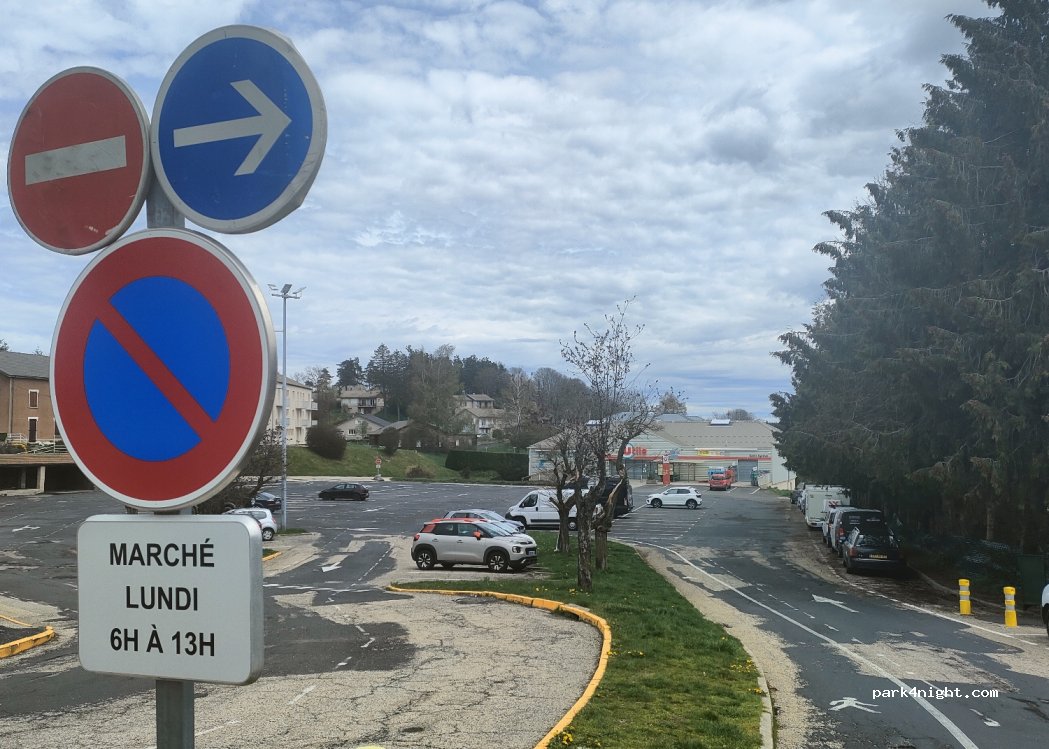 (07320) Saint-Agrève - Place Phelise d'Assenne — foto 3