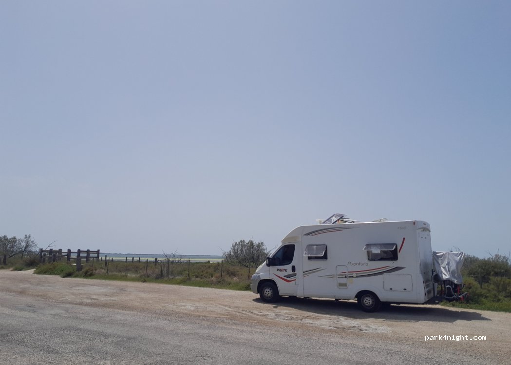 (13200) Saintes-Maries-de-la-Mer - Route de Fielouse — foto 3