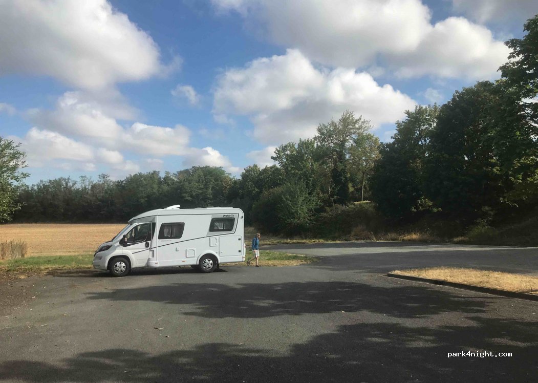 (03600) Commentry - 6 Avenue des Pegauds — foto