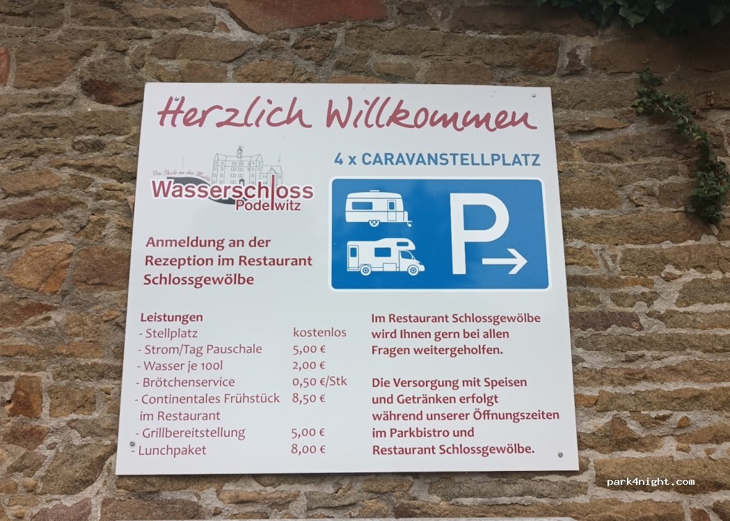 Parkplatz Wasserschloss Podelwitz — foto