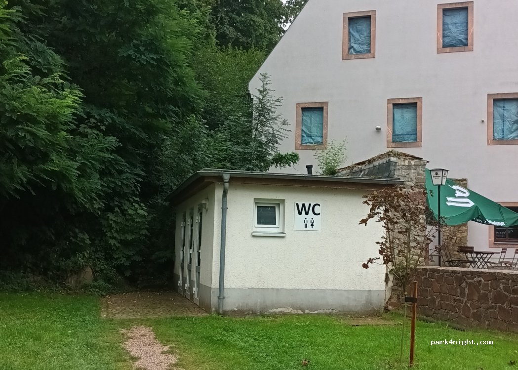 Parkplatz Wasserschloss Podelwitz — foto 3