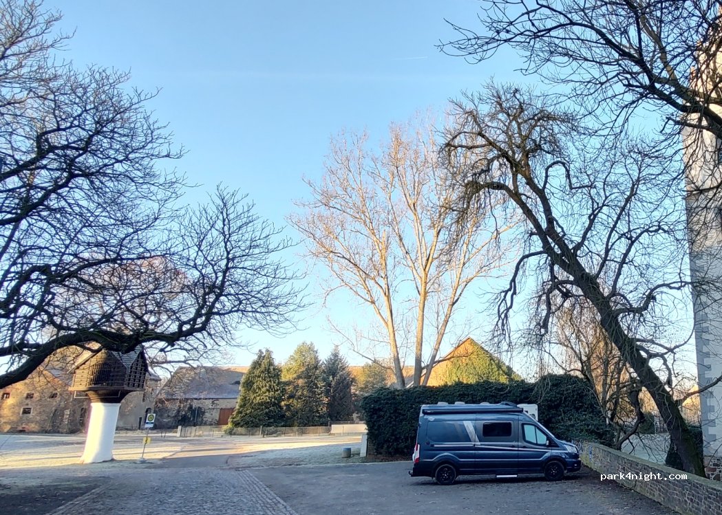Parkplatz Wasserschloss Podelwitz — foto 4
