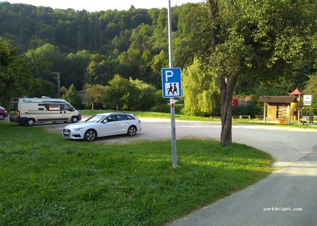 (72534) Hayingen - 2 Rathausplatz — foto