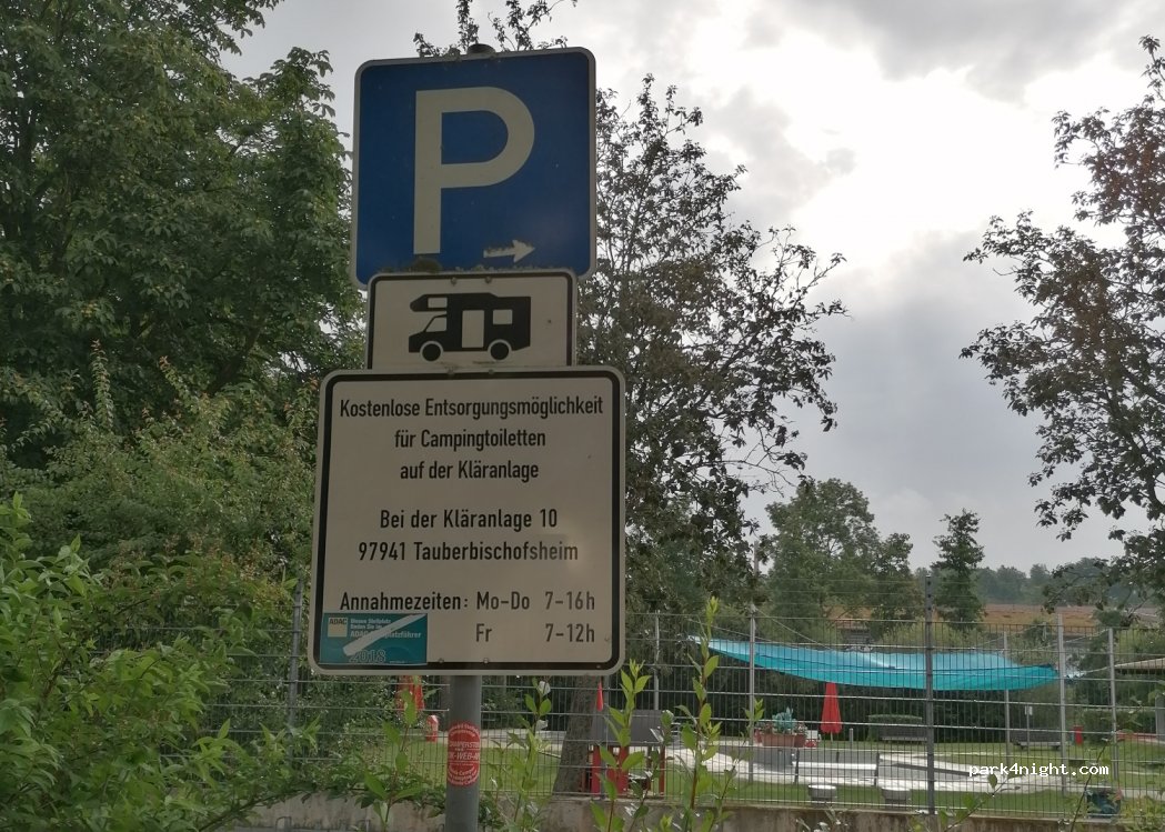 Wohnmobilstellplatz am Freibad in Tauberbischofsheim — foto