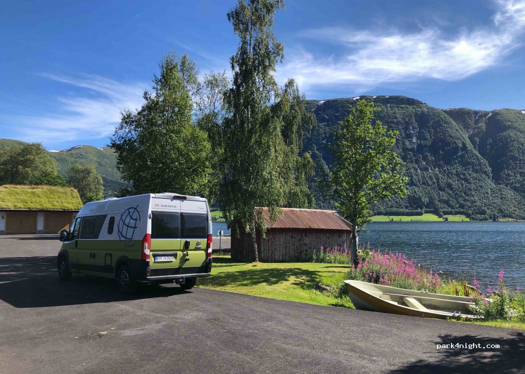 (6843)  - 2767 Jølstravegen — foto