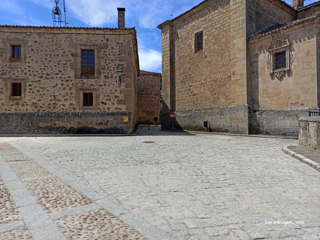 (42156) Molinos de Duero - 5 Paseo Reina Sofia — foto