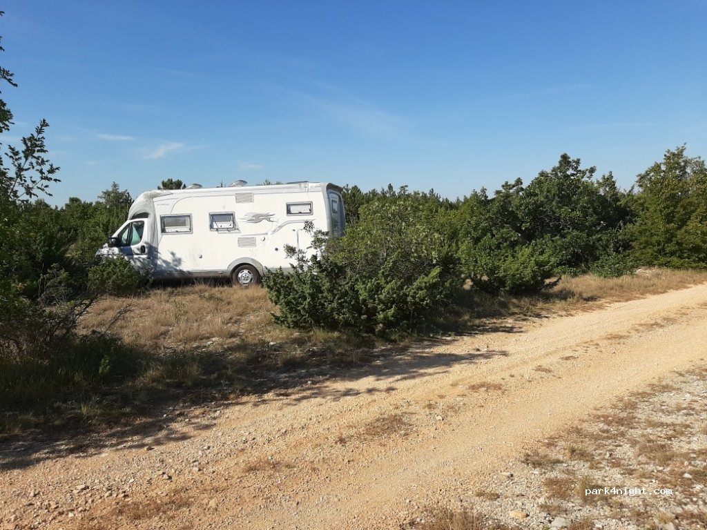 (23420) Kula Atlagić - Unnamed Road — foto
