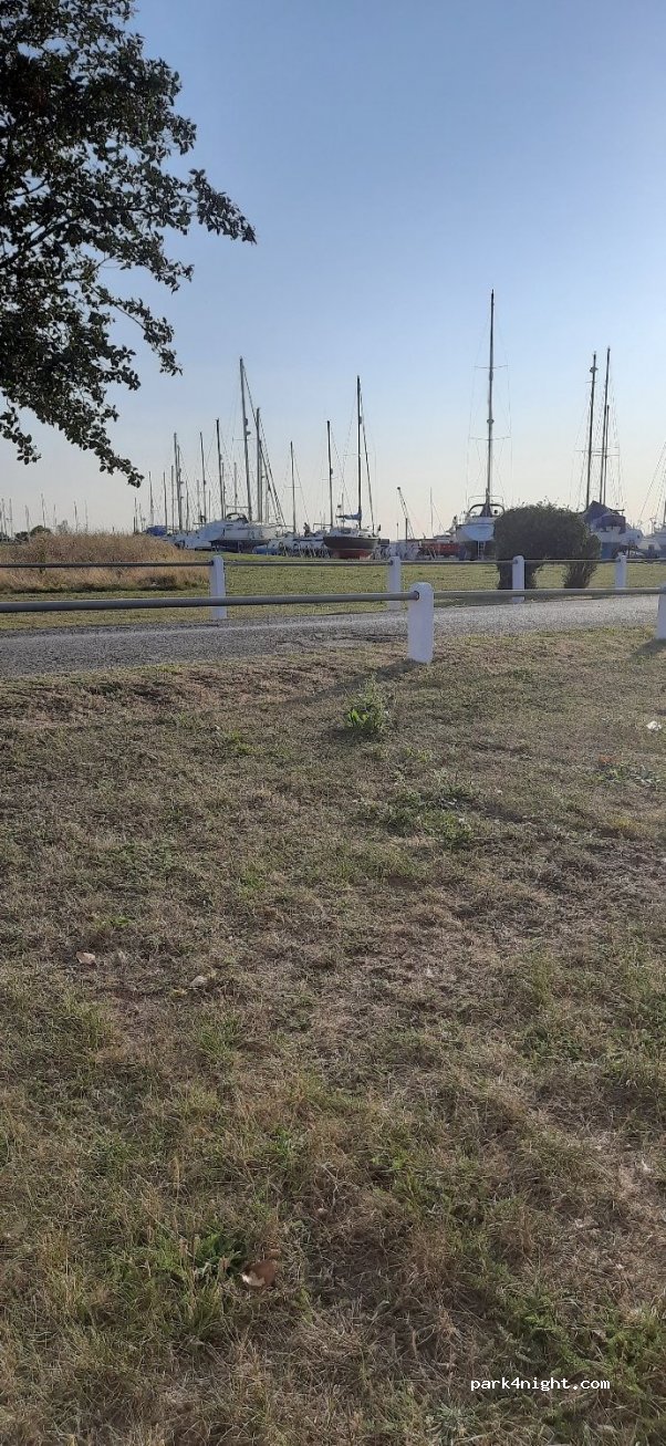 (CM0 7GQ) Bradwell-on-Sea - Bradwell Marina — foto
