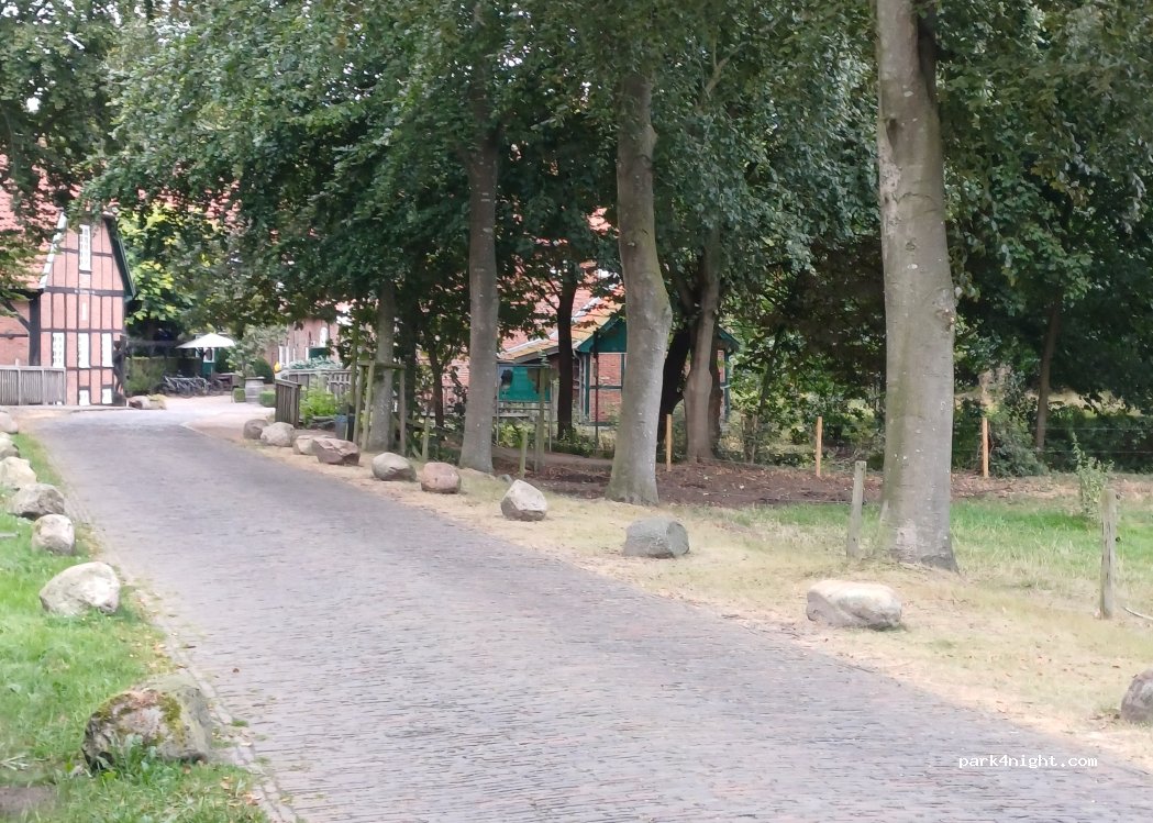 (27798) Hude - 4 Von-Witzleben-Allee — foto 3