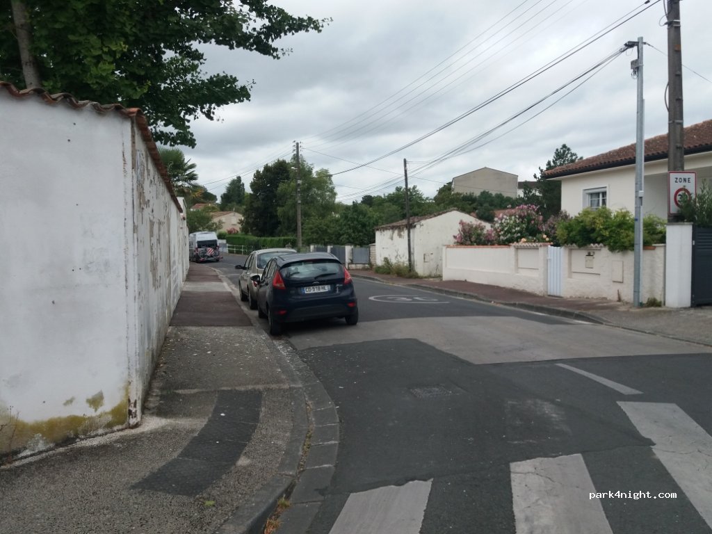 (17100) Saintes - 31 Rue Port la Rousselle — foto