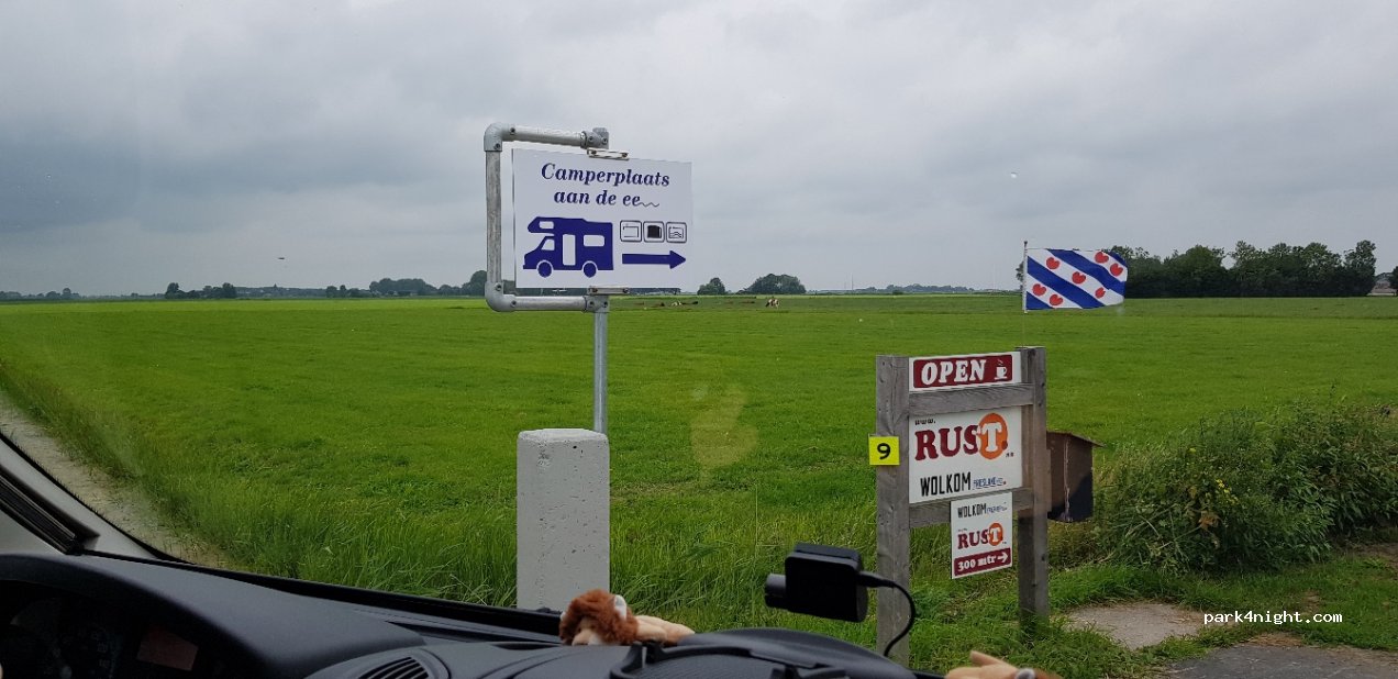 Camperplaats aan de ee — foto