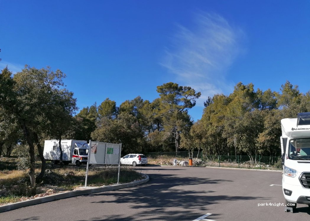 Aire de camping-car Ampus — foto