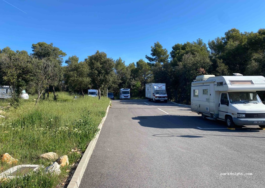 Aire de camping-car Ampus — foto 4