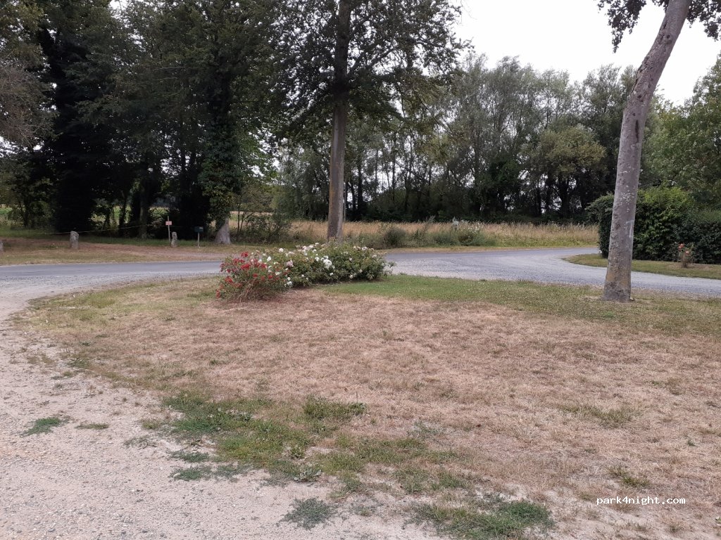 (49150) Cuon - 3 Place du Relais — foto