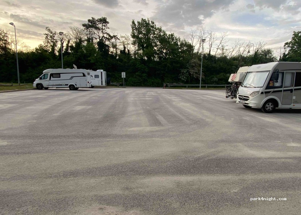 (05300) Laragne-Montéglin - Rue du Souvenir — foto 5