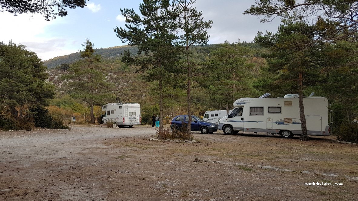 (04120) Castellane - Castellane Camping-cars - D402 - Le Cheiron — foto