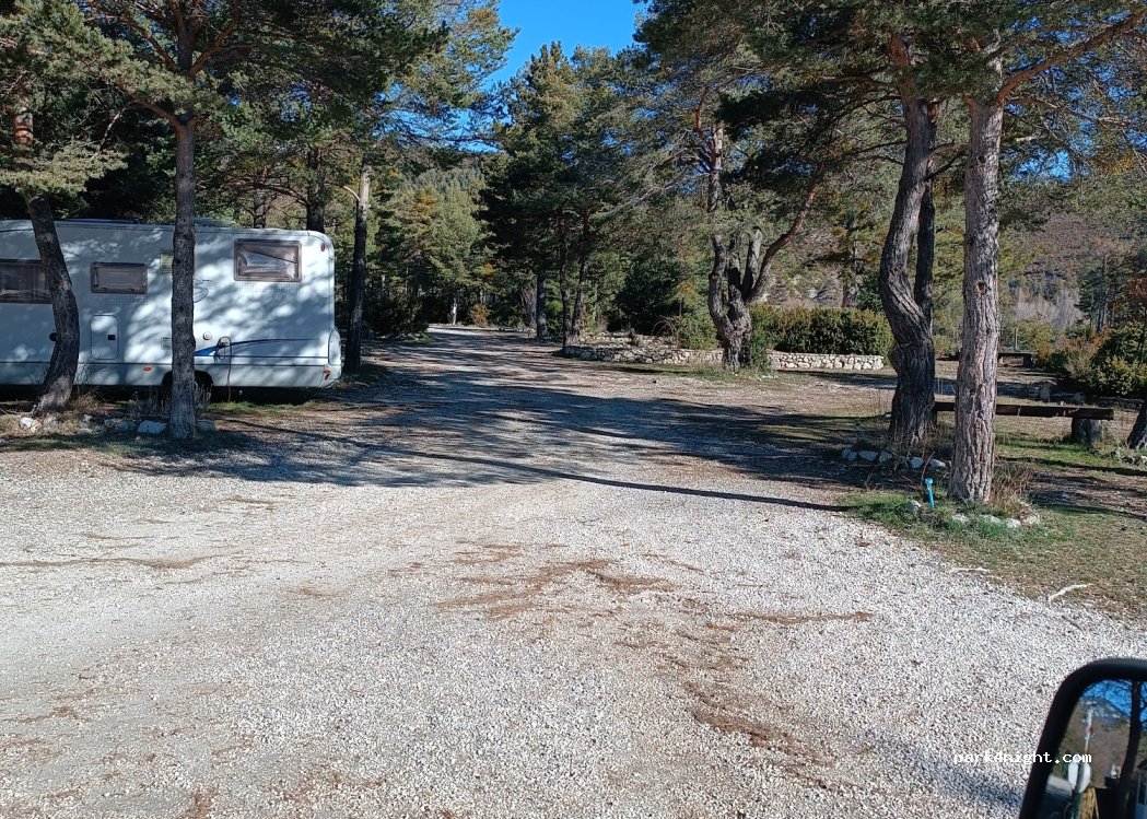 (04120) Castellane - Castellane Camping-cars - D402 - Le Cheiron — foto 3