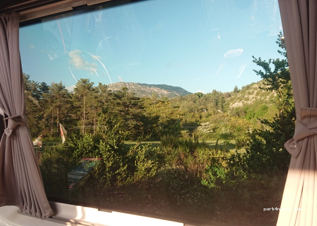 (04120) Castellane - Castellane Camping-cars - D402 - Le Cheiron — foto 4