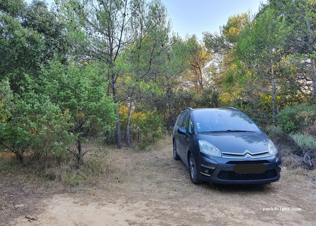(30210) Cabrières - Route de Collias — foto 2