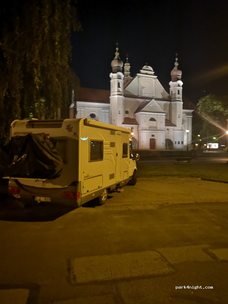 (98-100) Łask - 2 Plac Jarosława Dąbrowskiego — foto