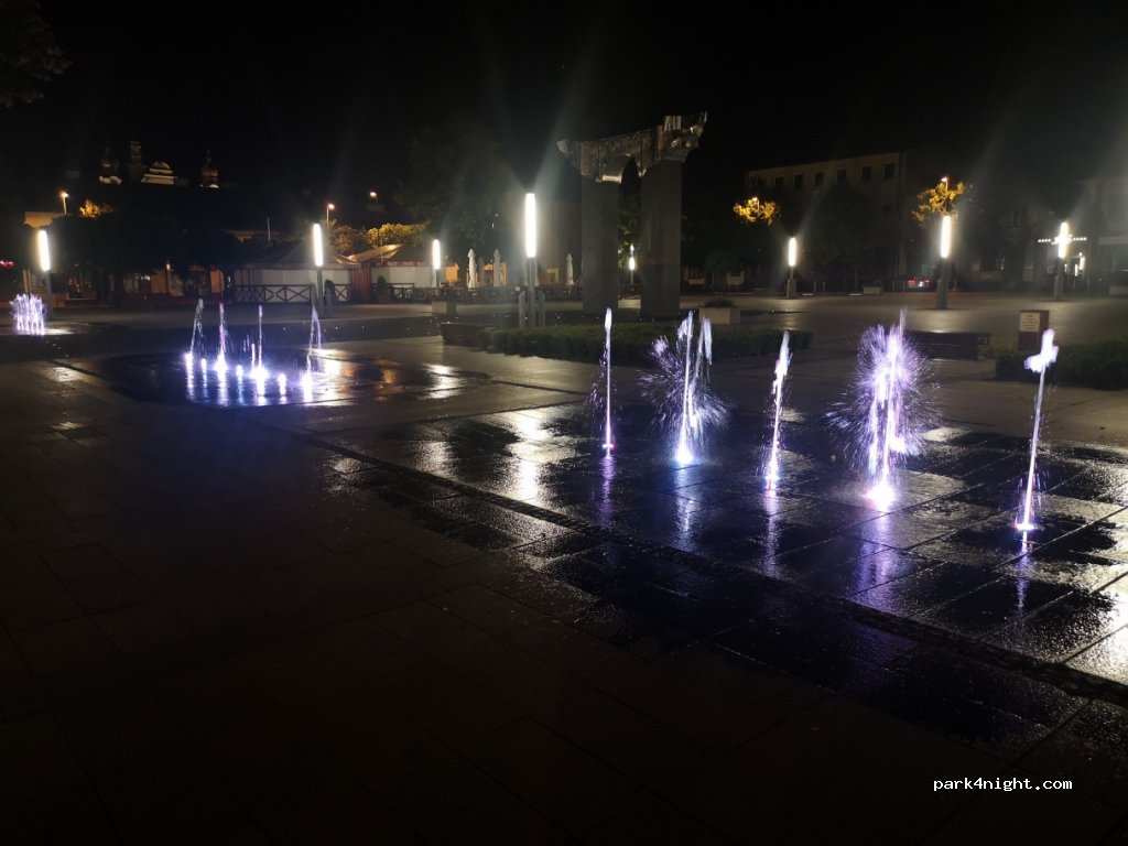 (98-100) Łask - 2 Plac Jarosława Dąbrowskiego — foto 2