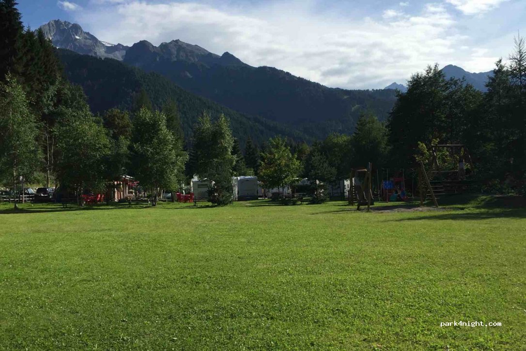 Area Sosta Camper Ponte di Legno — foto