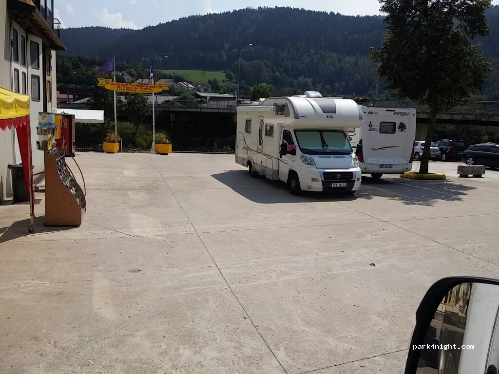 (25130) Villers-le-Lac - 2 place Maxime Cupillard — foto 2
