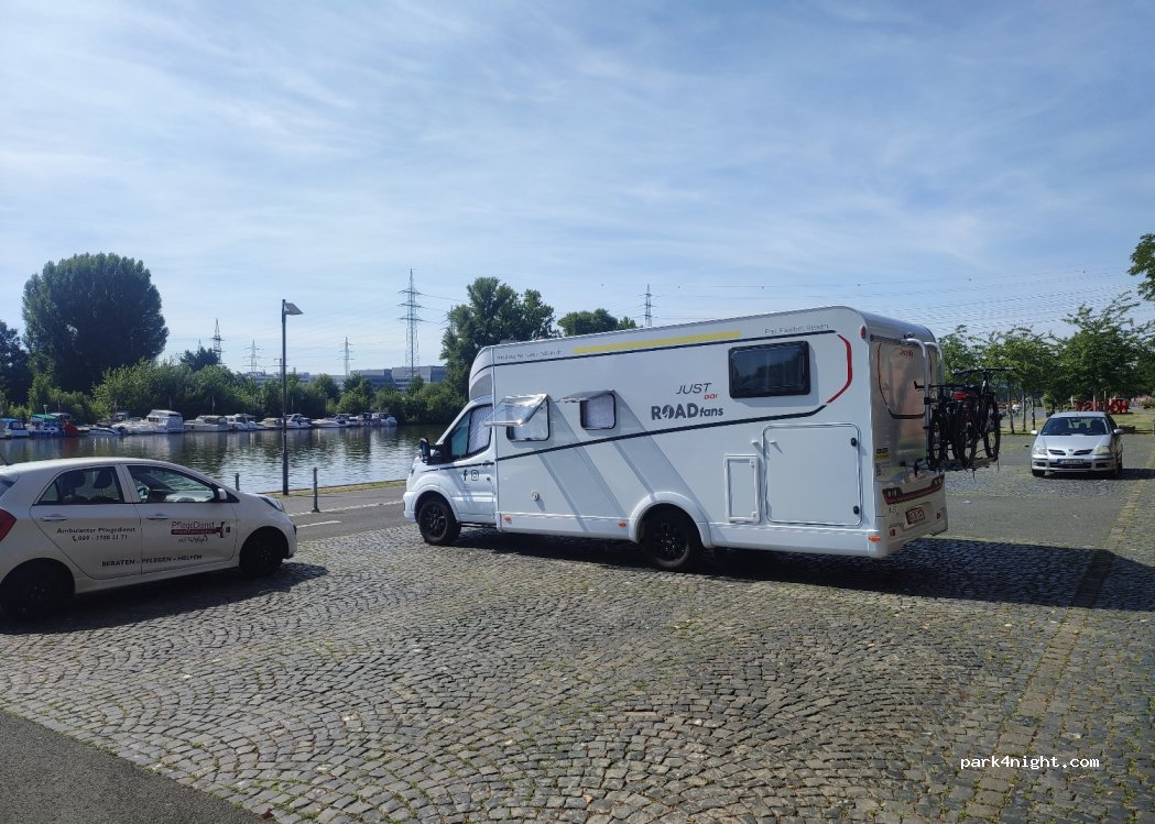 (65929) Frankfurt am Main - 13 Höchster Schloßplatz — foto 3