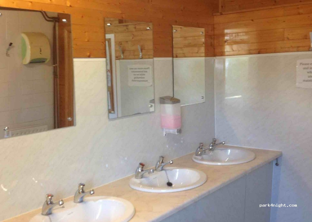 Sourton Down Caravan and Camping Park — foto