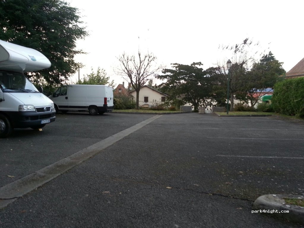 (64270) Escos - 2 Village — foto