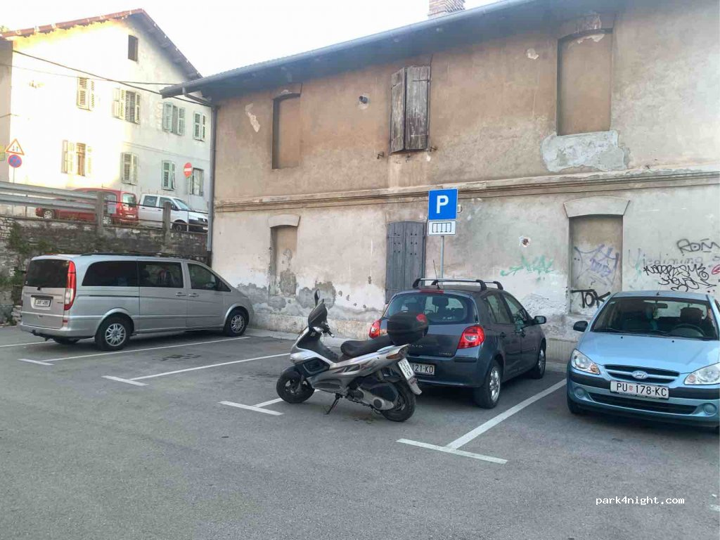 (52100) Pula - 8 Ulica Rikarda Katalinića Jeretova — foto
