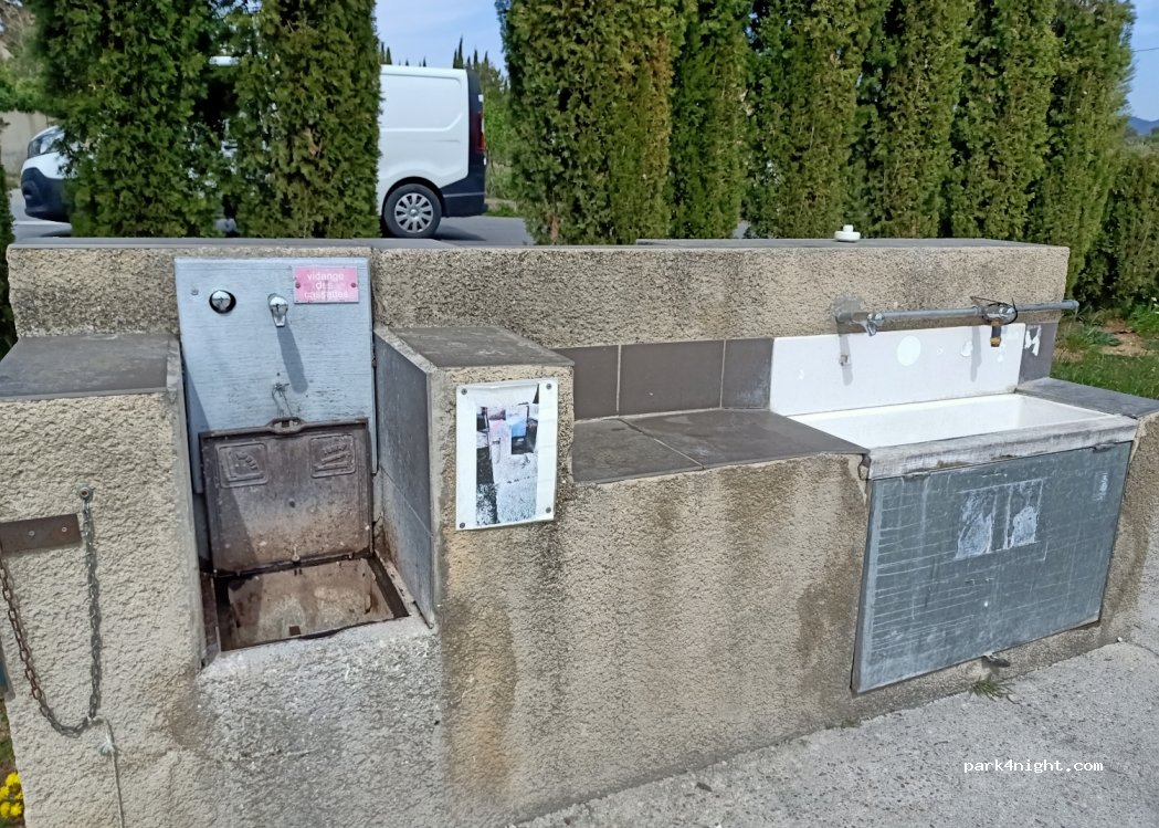 Aire de Campingcar de Colombier — foto 2