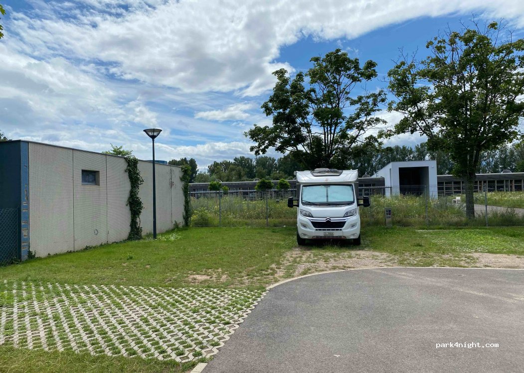 Aire de service camping-car Les cigognes — foto