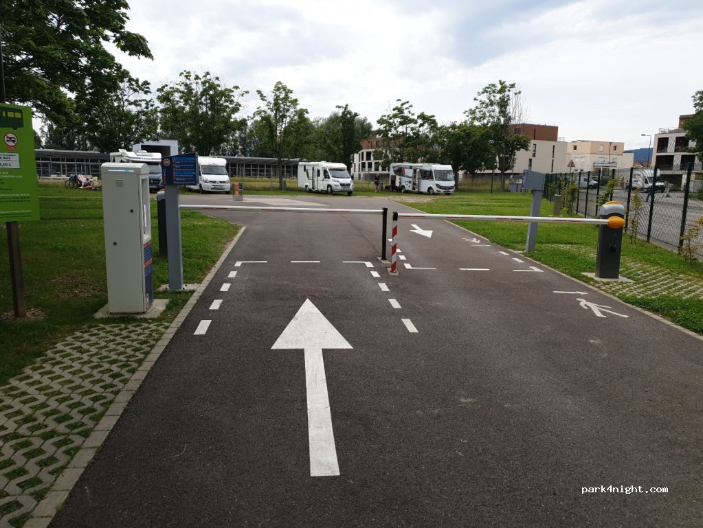 Aire de service camping-car Les cigognes — foto 2
