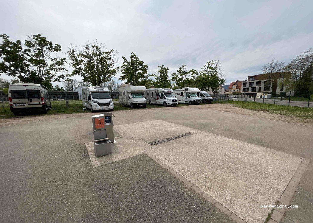 Aire de service camping-car Les cigognes — foto 3