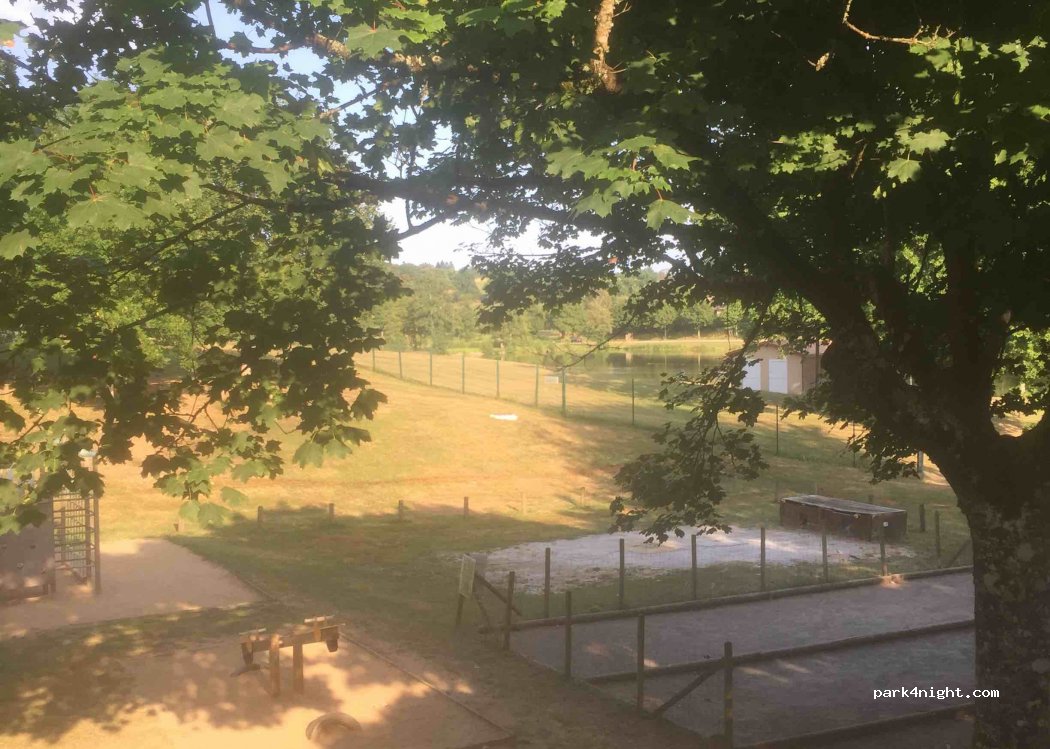 Camping municipal de la vezeinie. — foto