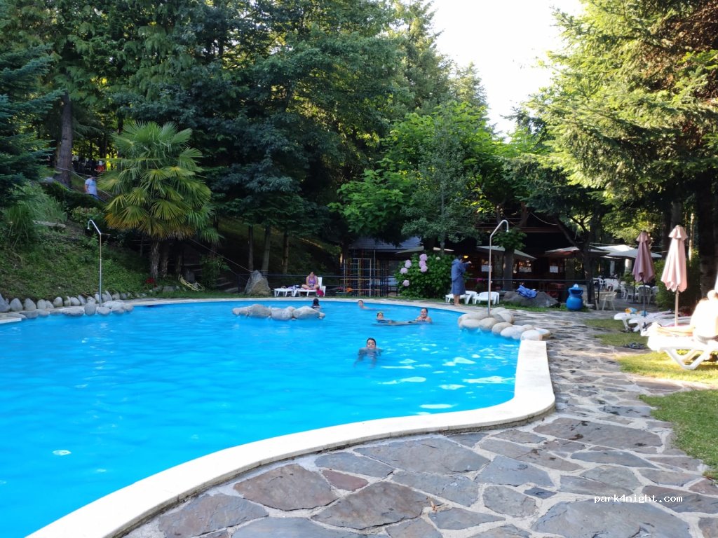 Bedura Park, camping temático de la naturaleza y bungalows — foto