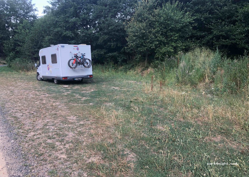 (15100) Tiviers - Les Fargeaires — foto