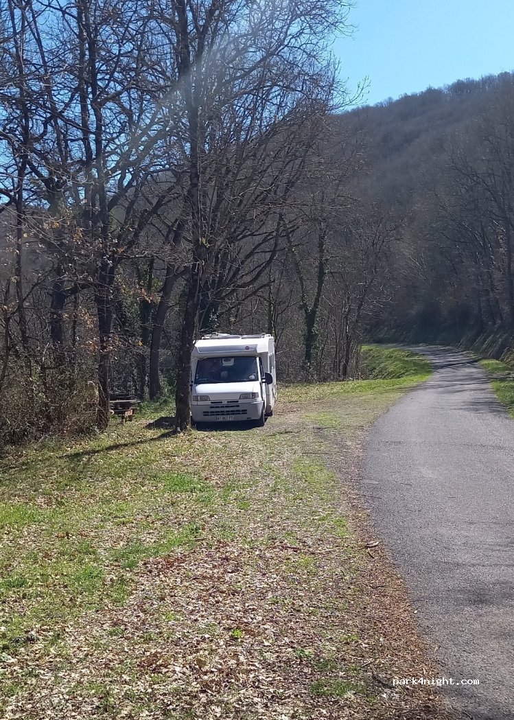 (12400) Calmels-et-le-Viala - D133 — foto