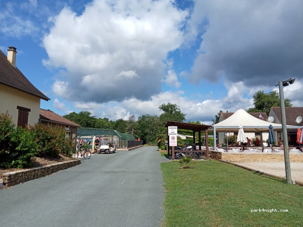 Camping Le Plein Air des Bories — foto
