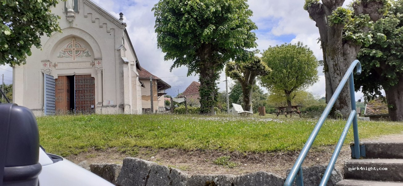 (73240) Saint-Genix-sur-Guiers - 257 Place de la Bouverie — foto 4