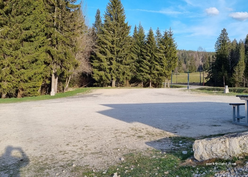 Aire de camping-car La Pesse — foto 2