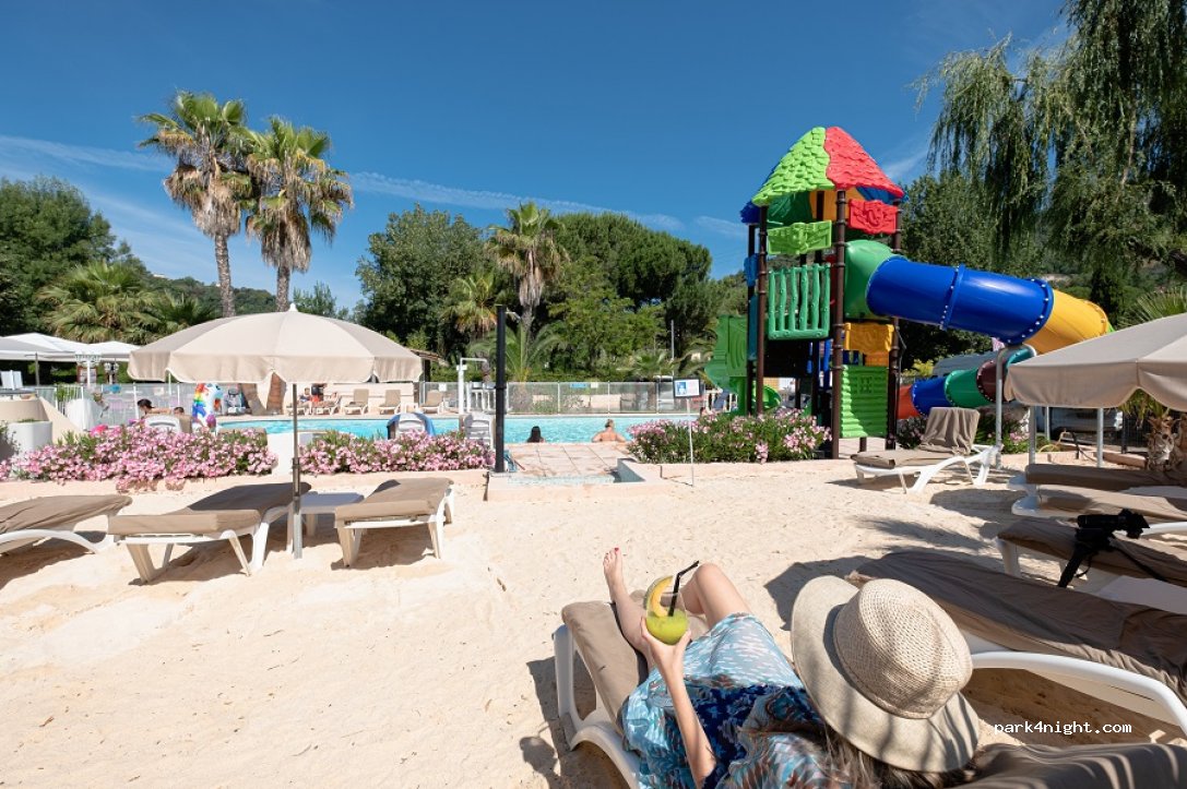 Camping Le Parc Des Monges — foto 2