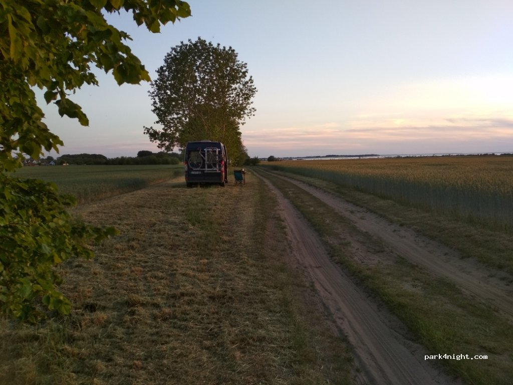 (18233) Am Salzhaff - Unnamed Road — foto